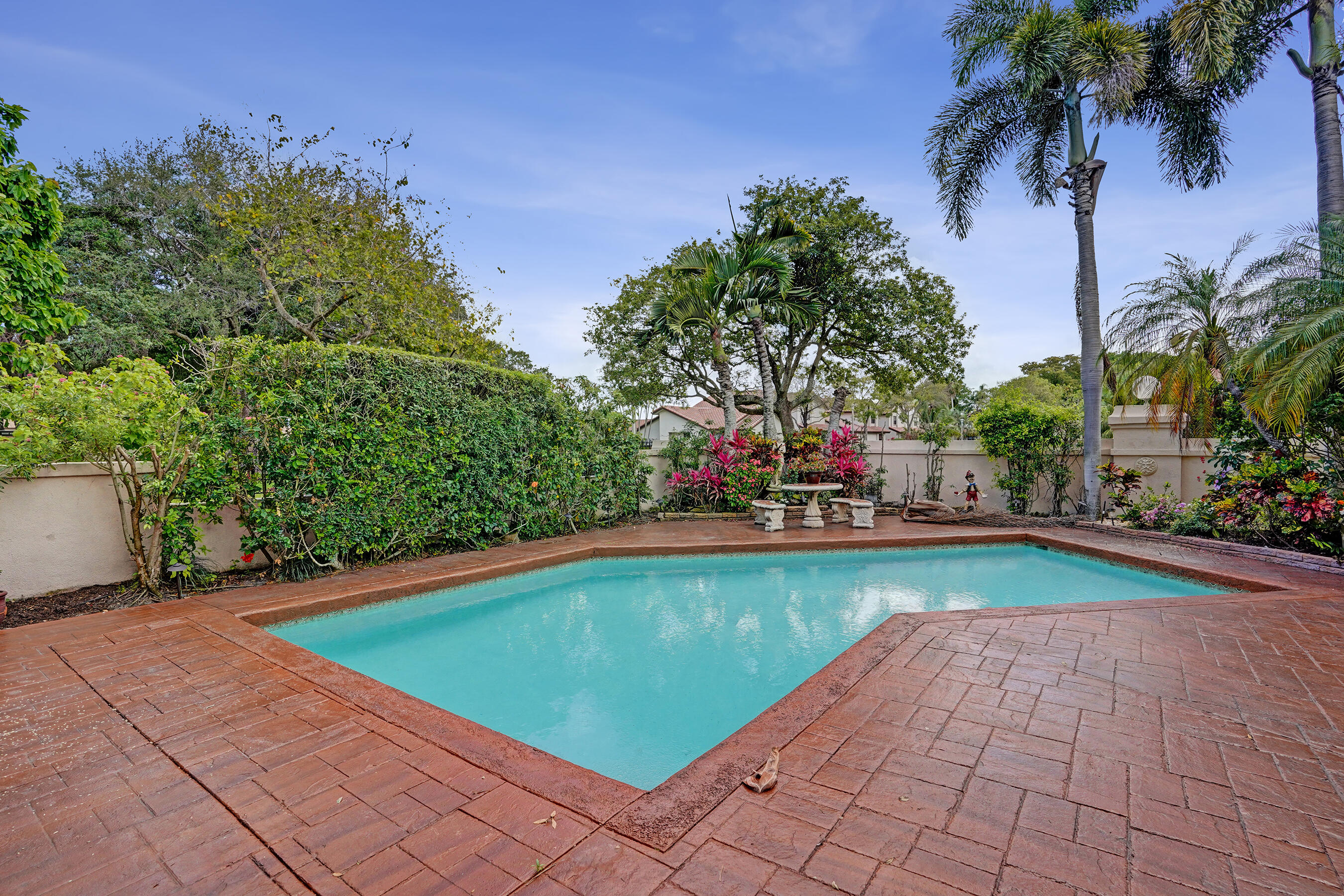 VILLA DESTE CONDO - Residential