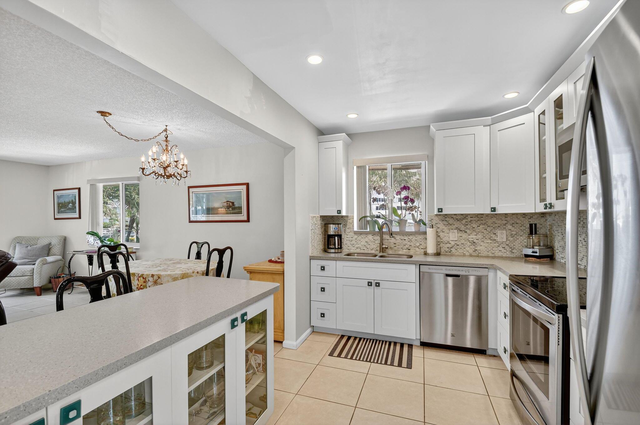 3601 S Ocean Boulevard 105, Palm Beach, FL, 33480/$325,000 3 3601 S Ocean Boulevard 105