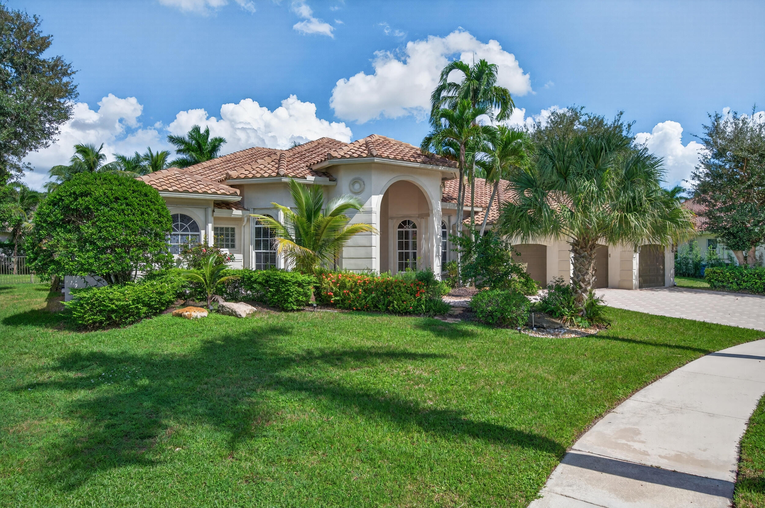 2476 Poinciana Lane