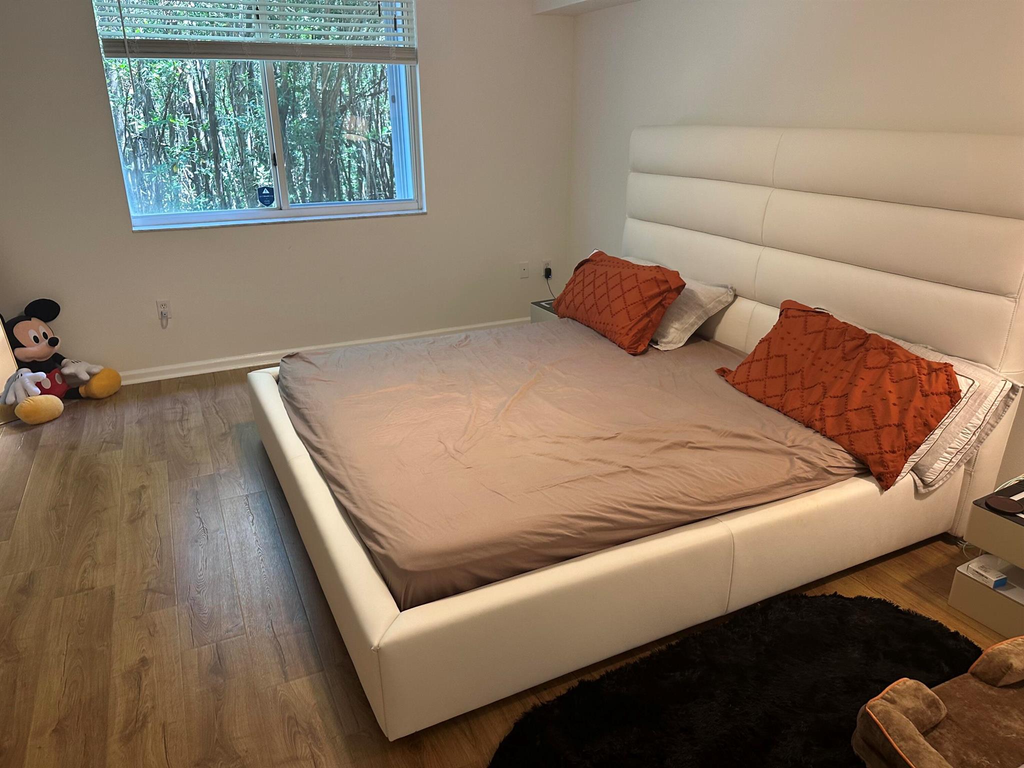 HYPOLUXOS MARINERS CAY CO - Residential Lease