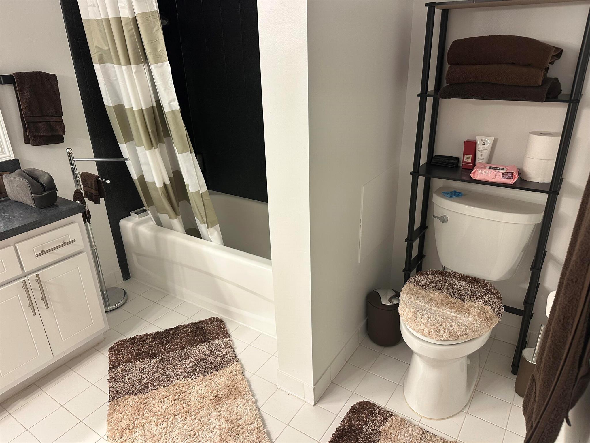HYPOLUXOS MARINERS CAY CO - Residential Lease