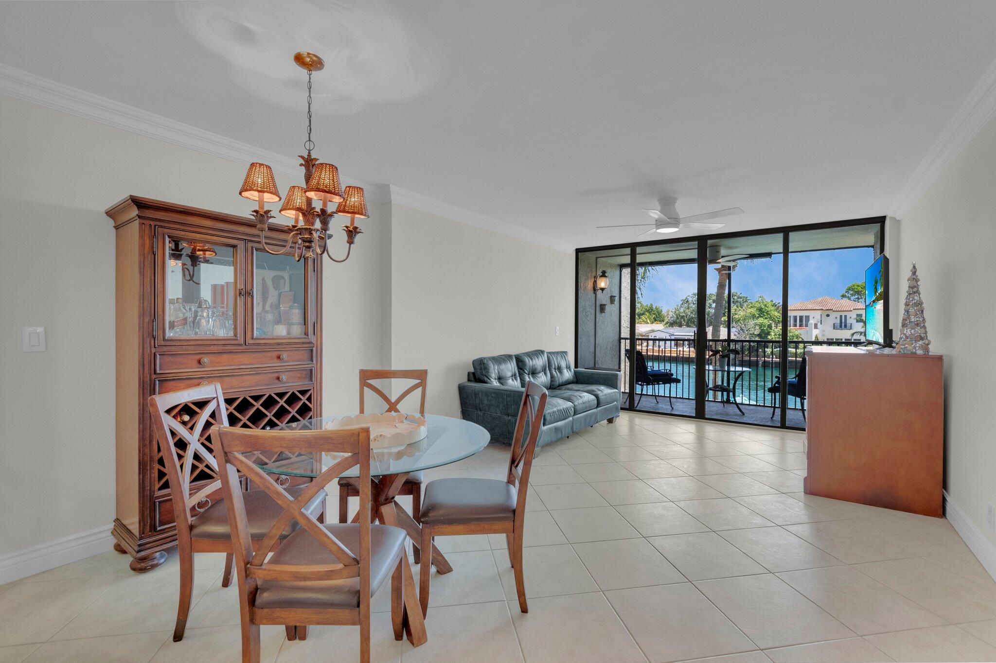 18 Royal Palm Way 206
