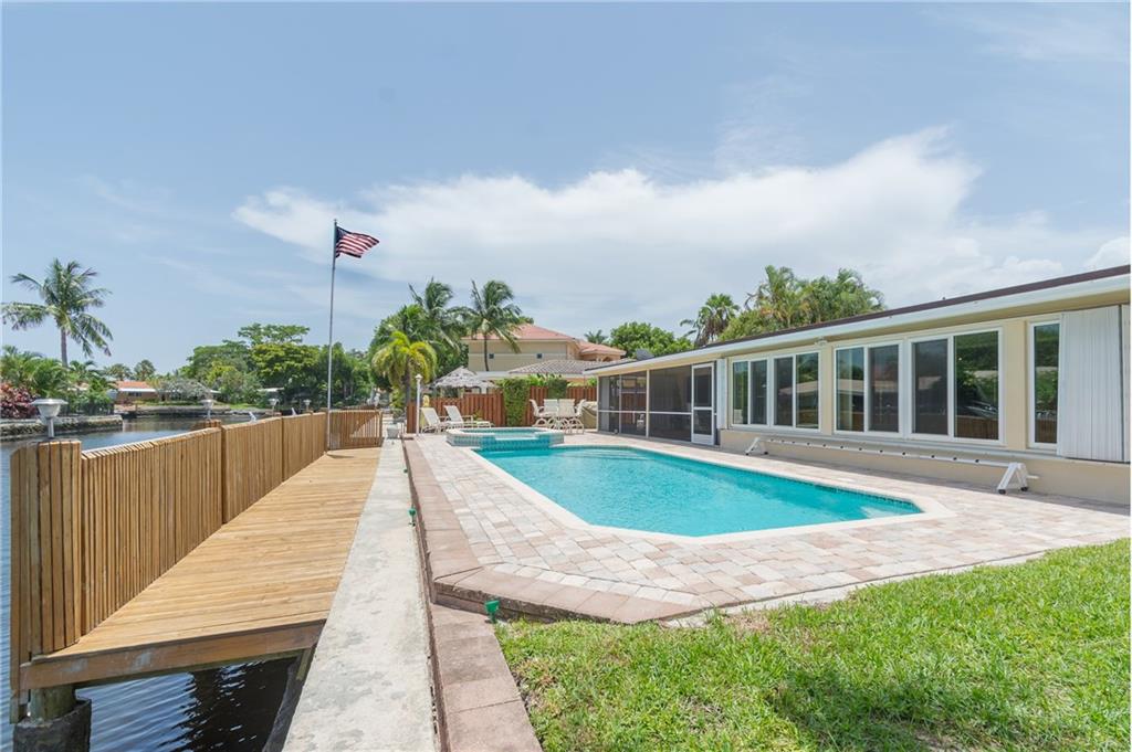 MIDDLE RIVER MANOR - Residential