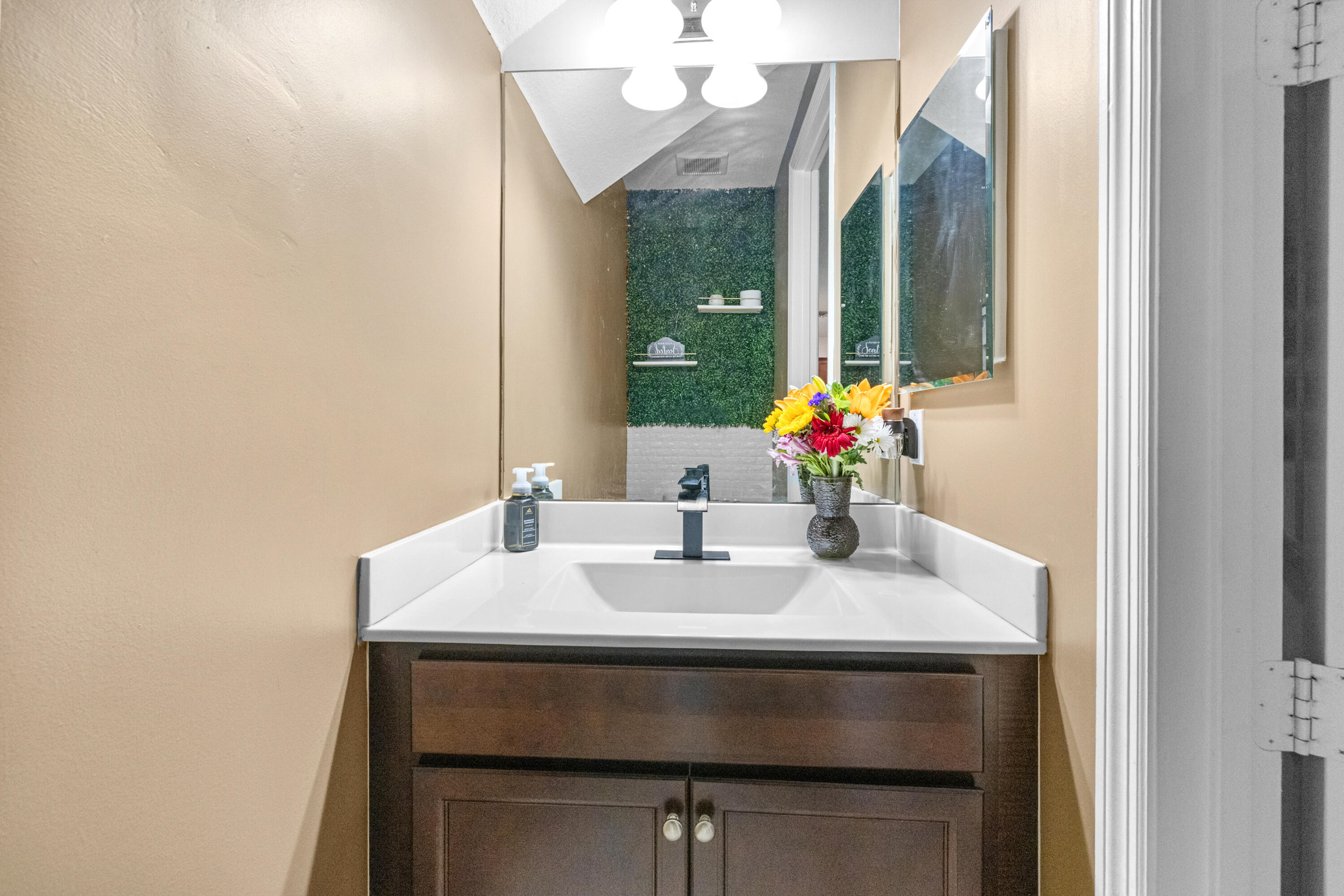 SIMONTON COURT - Residential