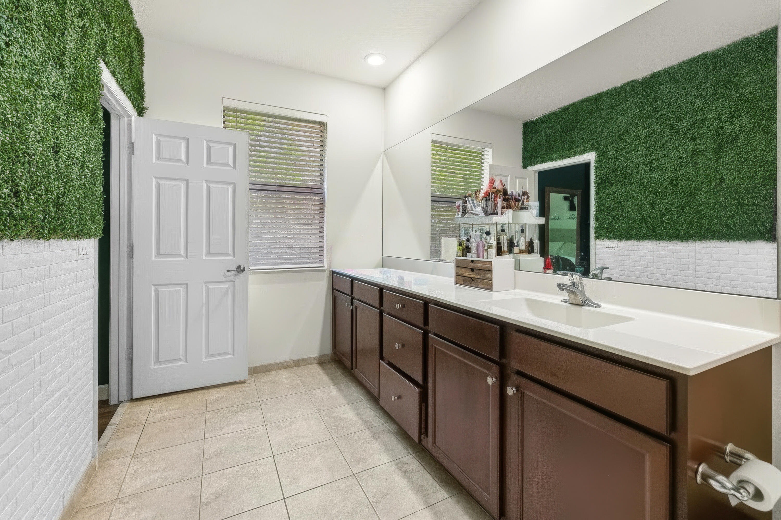 SIMONTON COURT - Residential