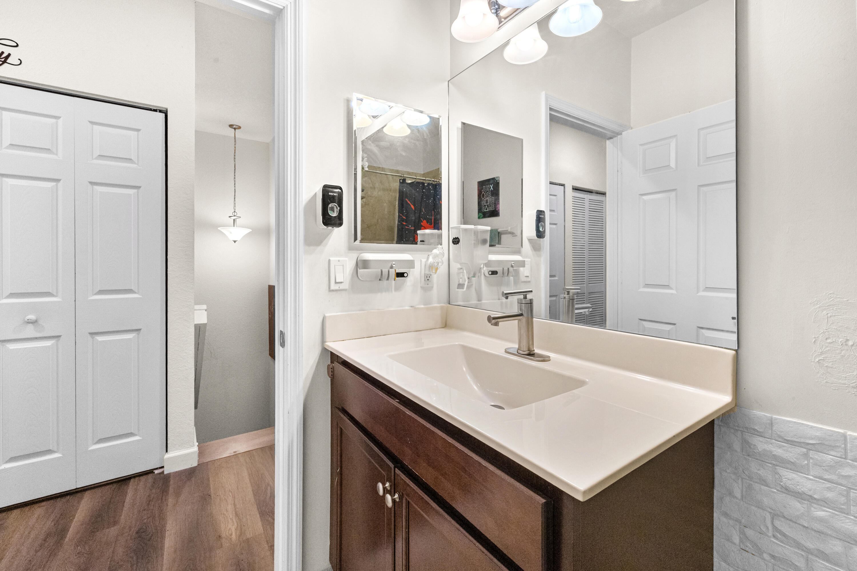 SIMONTON COURT - Residential