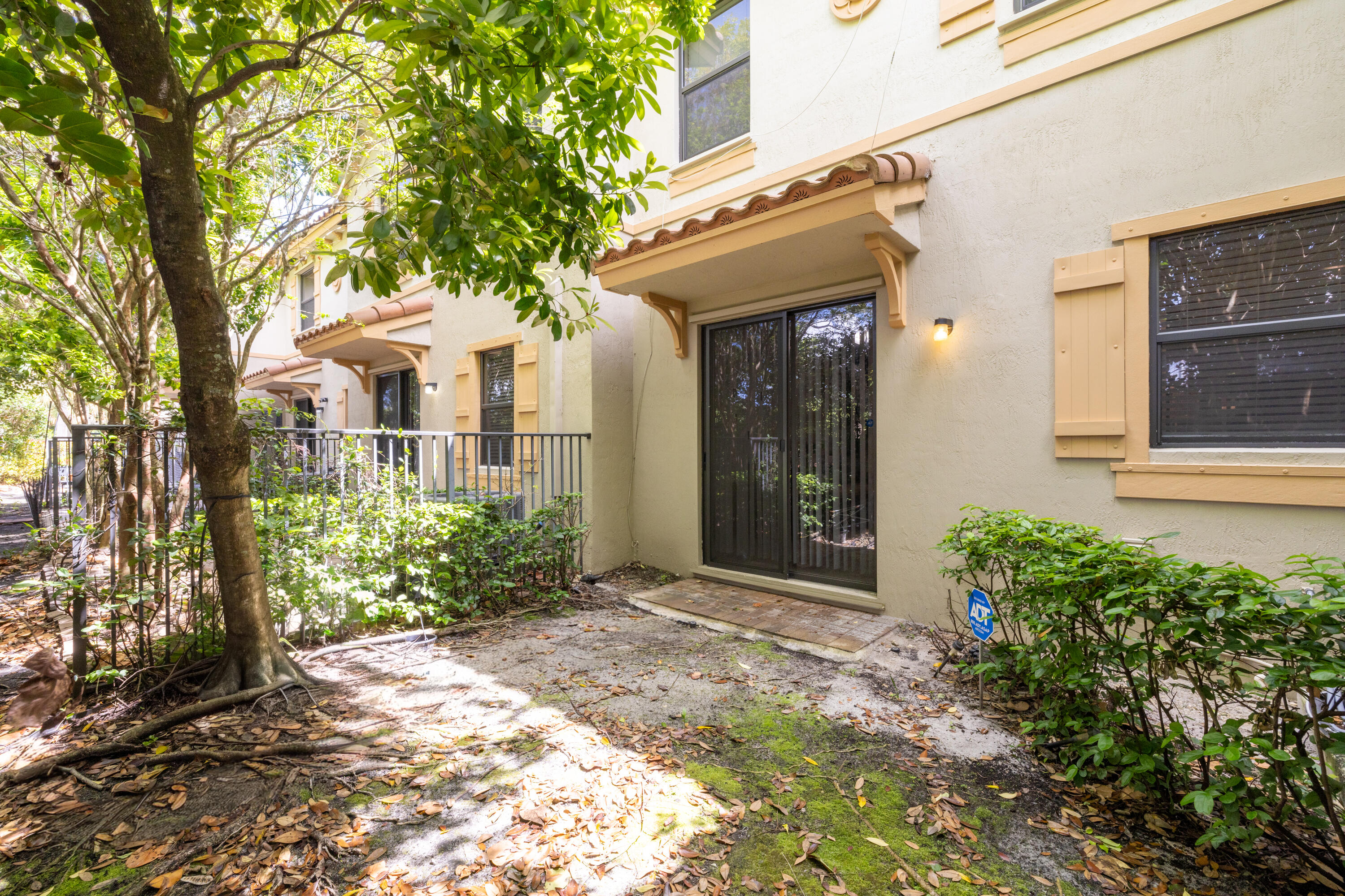 SIMONTON COURT - Residential