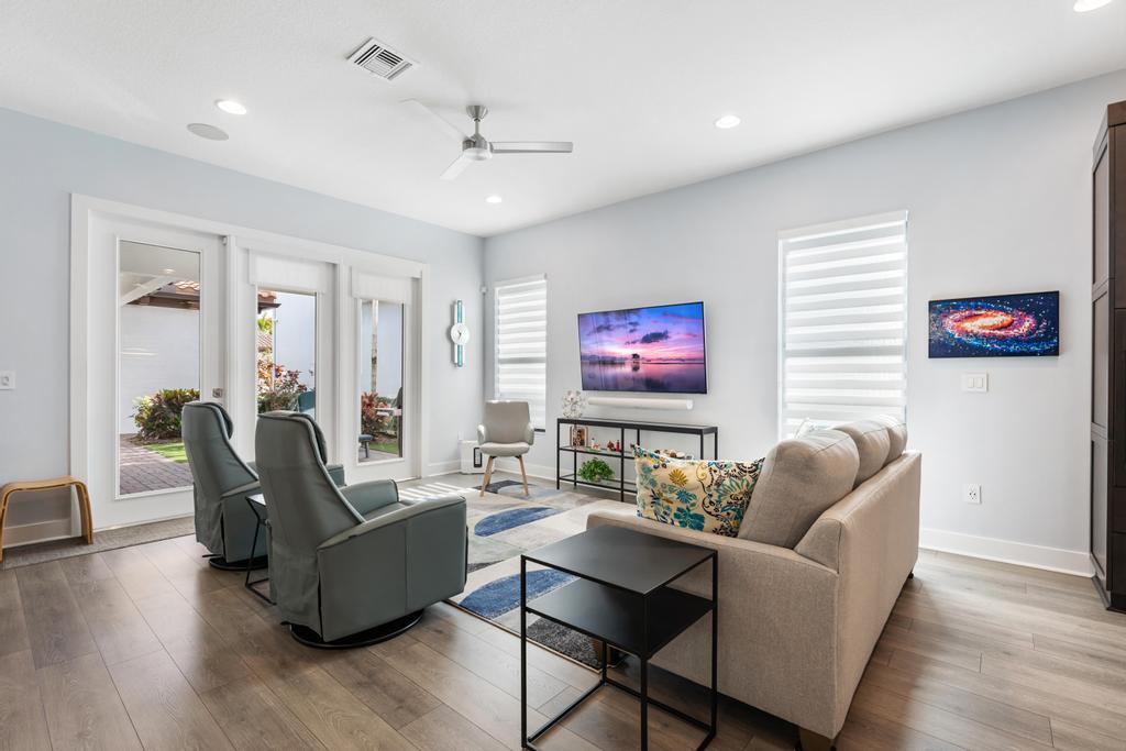 ALTON NEIGHBORHOOD - Residential