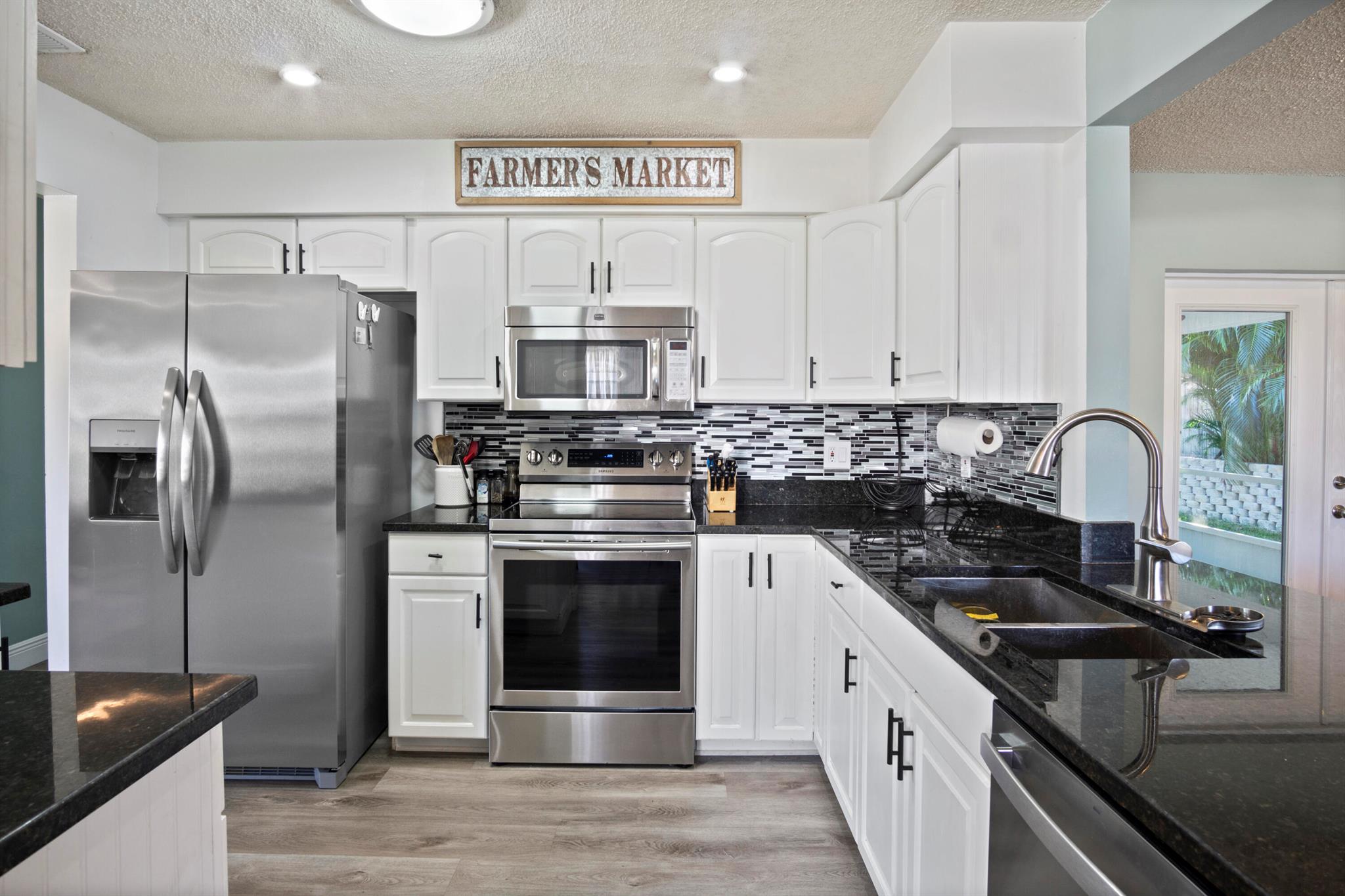 EASTRIDGE ESTATES - Residential Lease