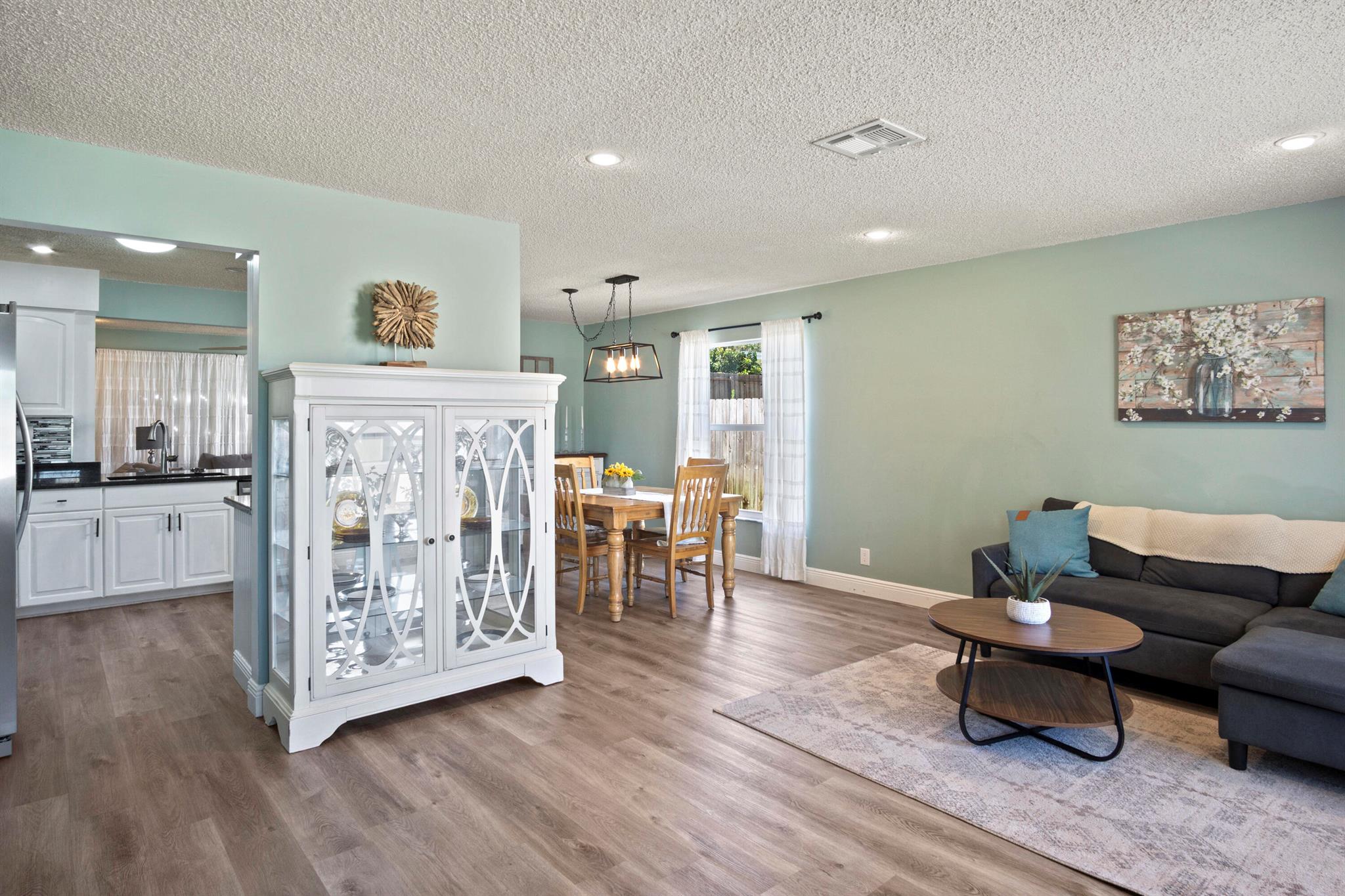 EASTRIDGE ESTATES - Residential Lease