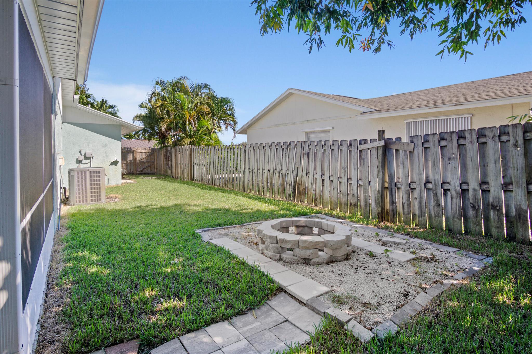 EASTRIDGE ESTATES - Residential Lease