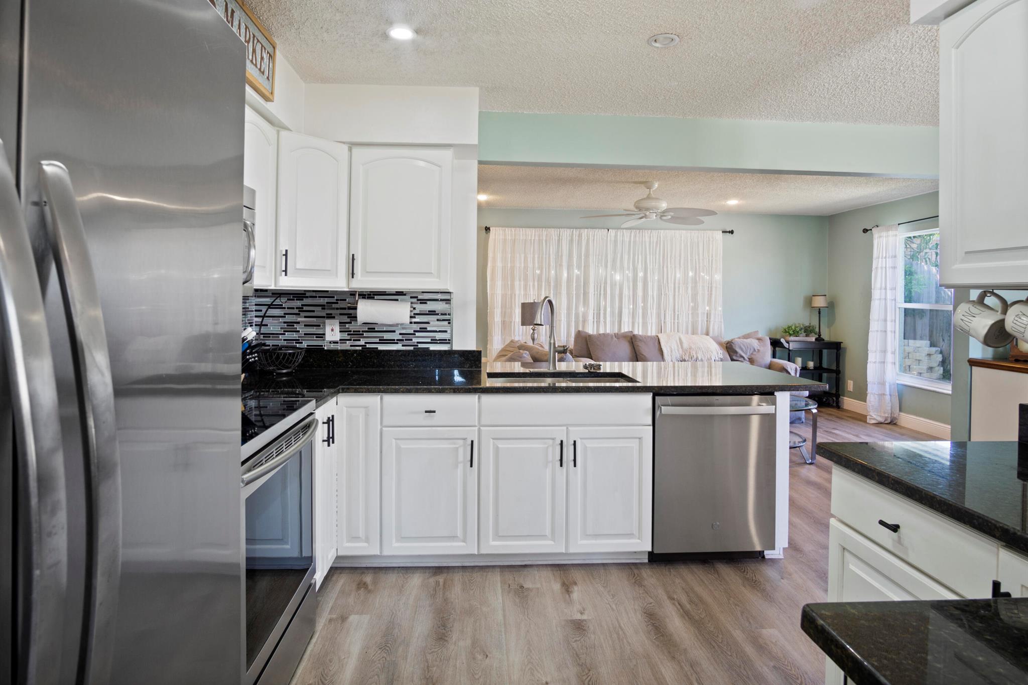 EASTRIDGE ESTATES - Residential Lease