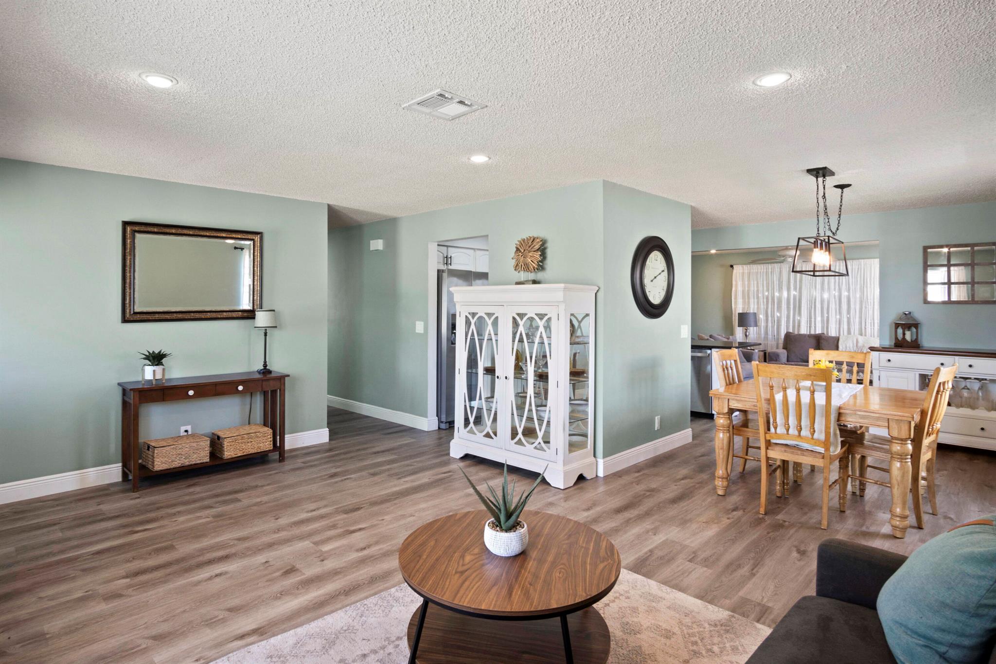 EASTRIDGE ESTATES - Residential Lease