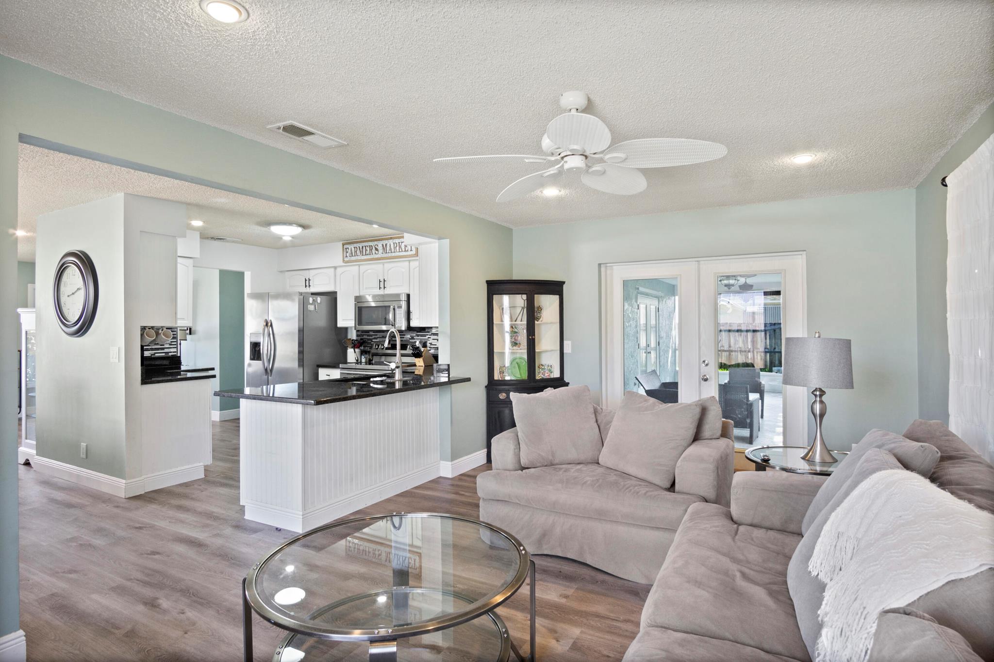 EASTRIDGE ESTATES - Residential Lease