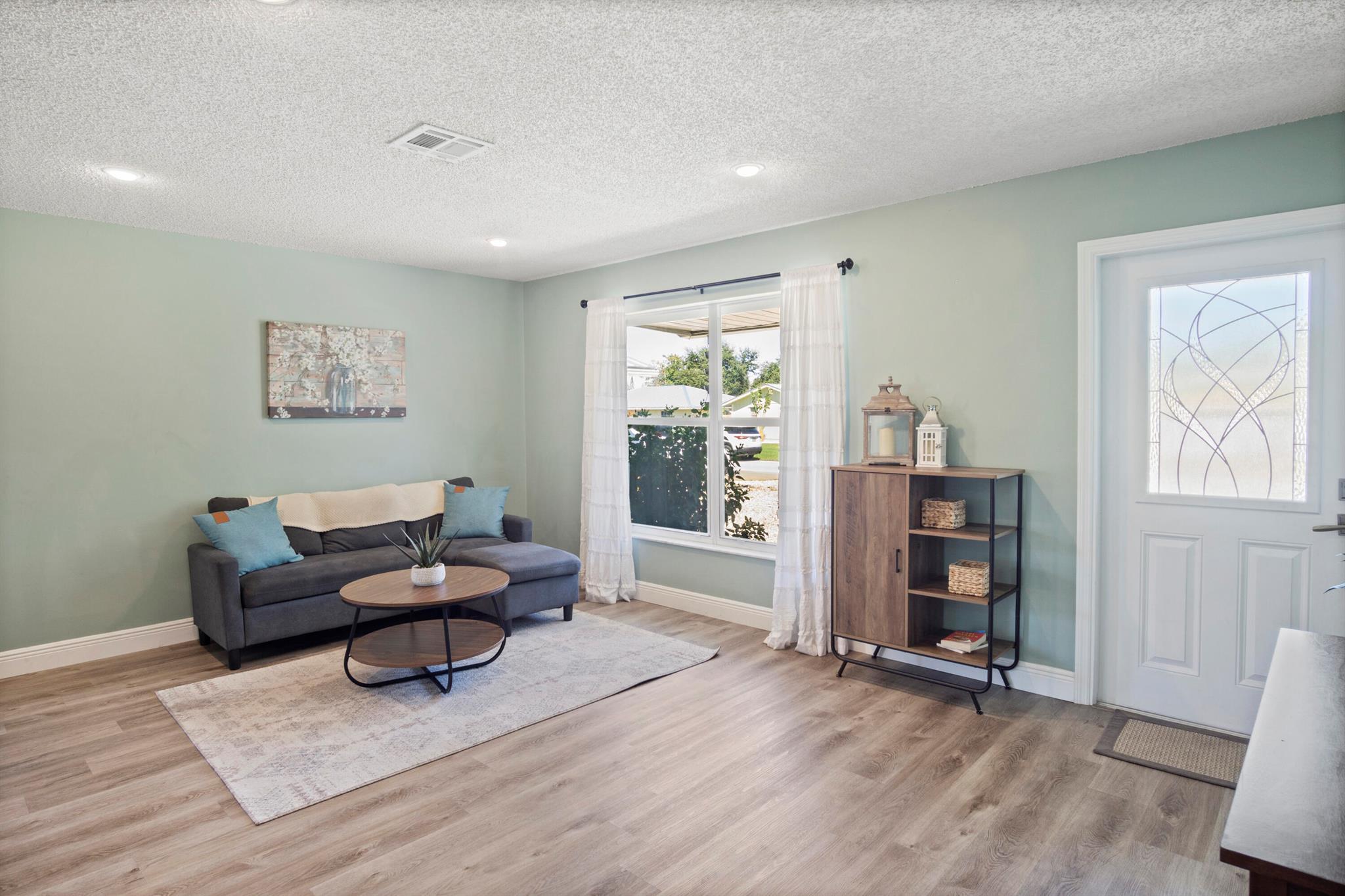 EASTRIDGE ESTATES - Residential Lease