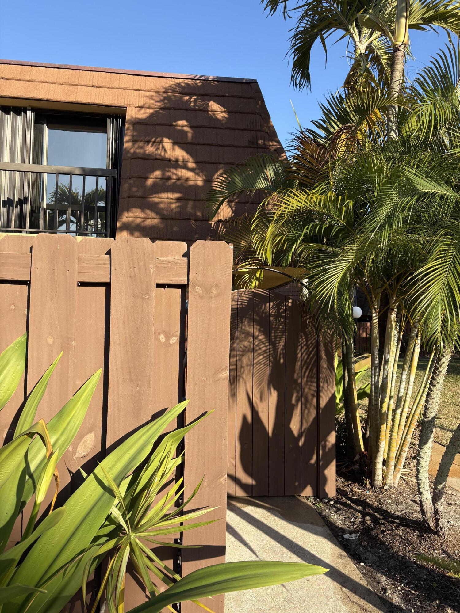 825 Center Street 49d