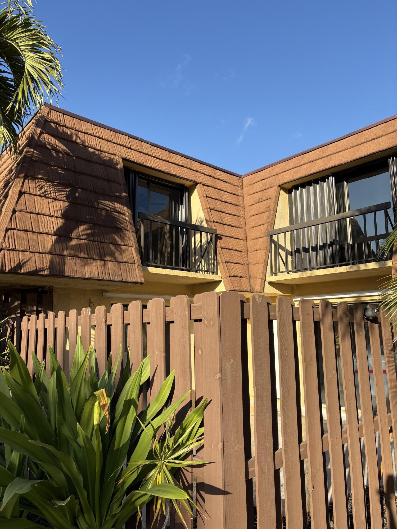 825 Center Street 49d