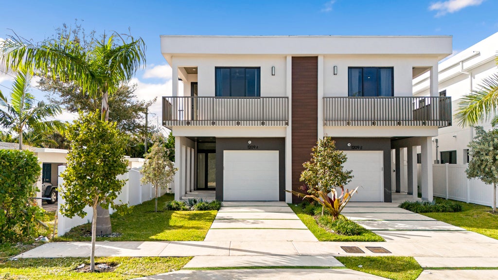 Photo of 1209 NE 11th Avenue, Fort Lauderdale, FL 33304 (MLS # B26093275)