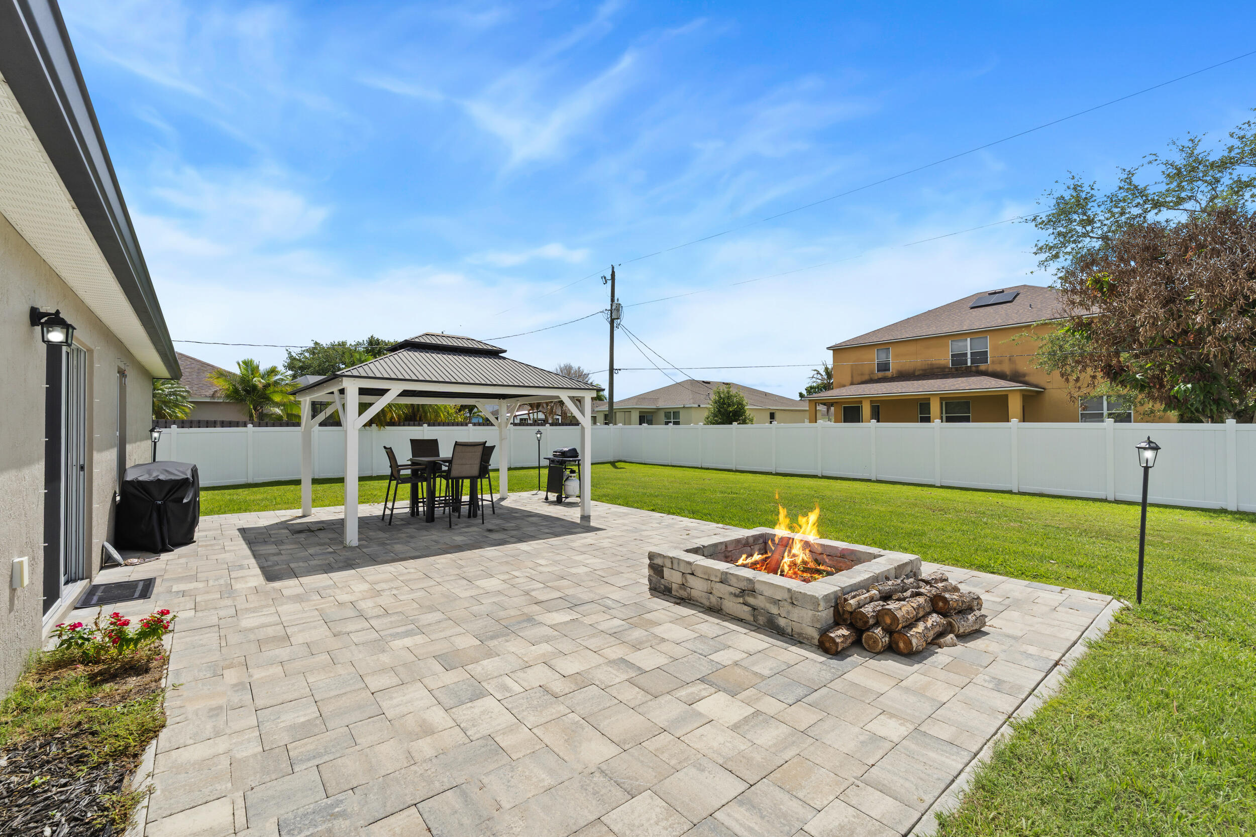 380 SW Donna Terrace