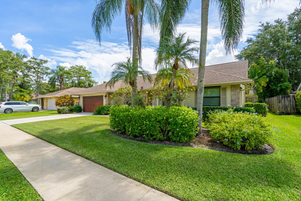 Photo of 1532 Primrose Lane, Wellington, FL 33414 (MLS # B26042350)