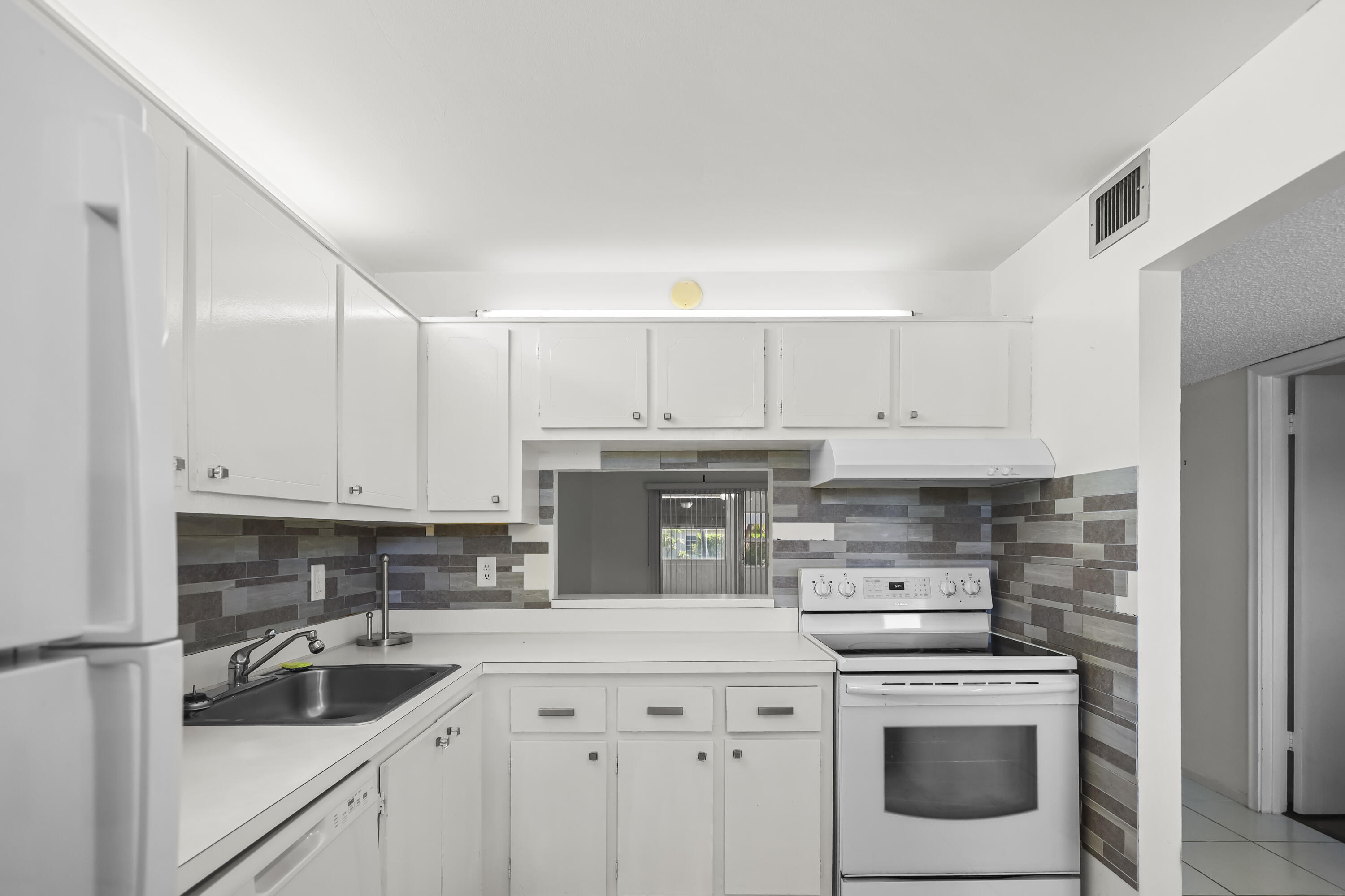 LAGO DEL REY CONDO - Residential