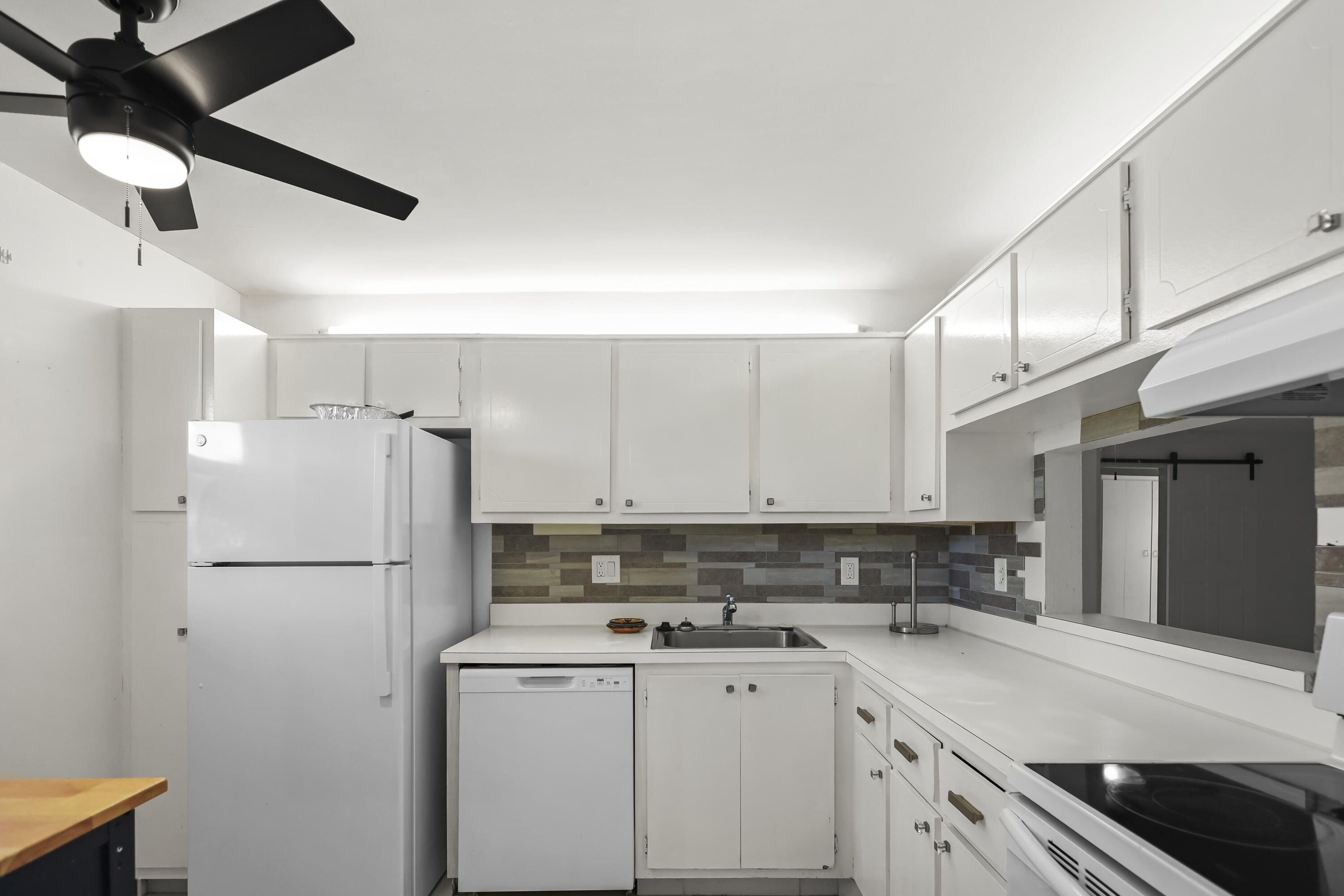 LAGO DEL REY CONDO - Residential