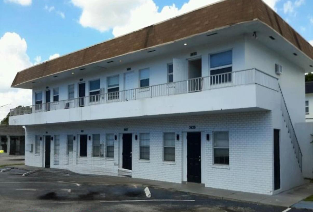 Welcome to this fully renovated lovely 1 bedroom, 1 bathroom apartment located in Oakland Park, Florida, just across from Oakland Park utilities. The kitchen is equipped with a refrigerator and stove.