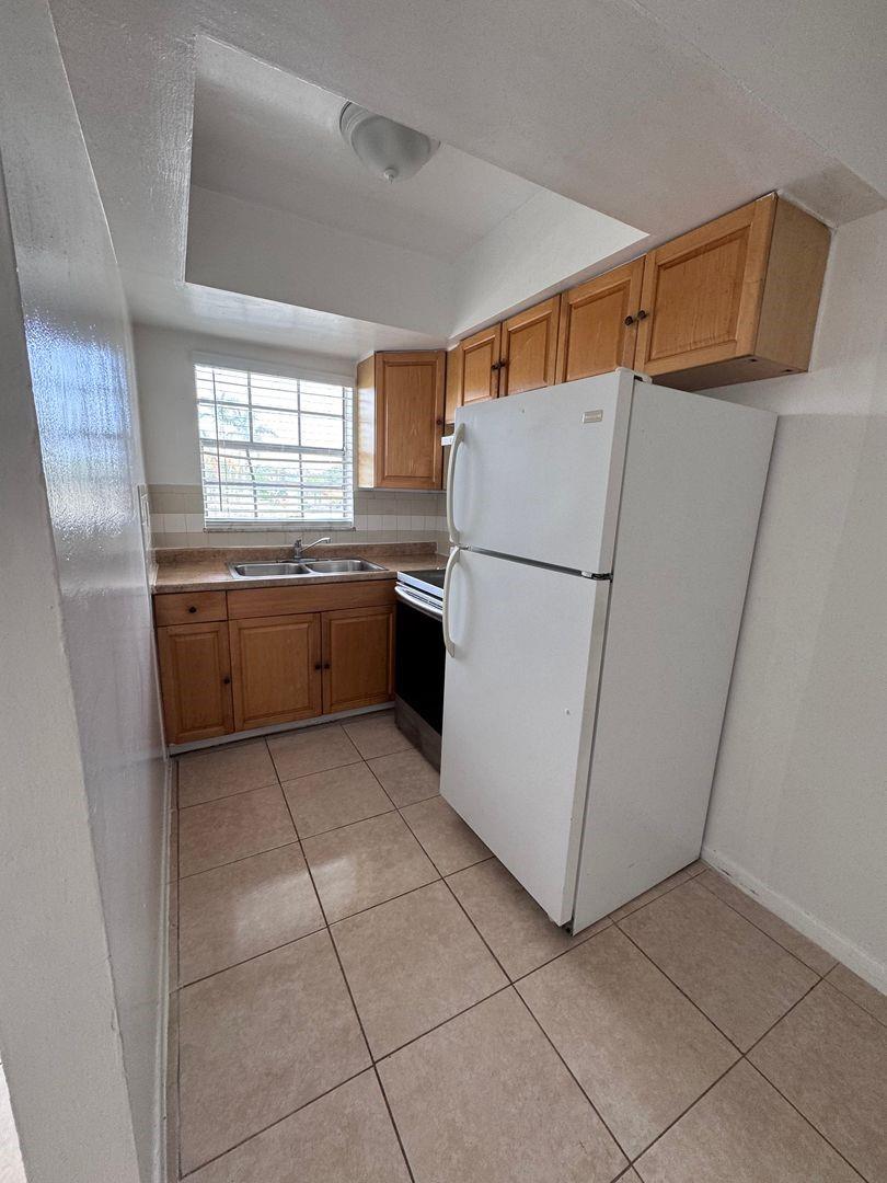 Oakland Manors Amd - Residential Lease