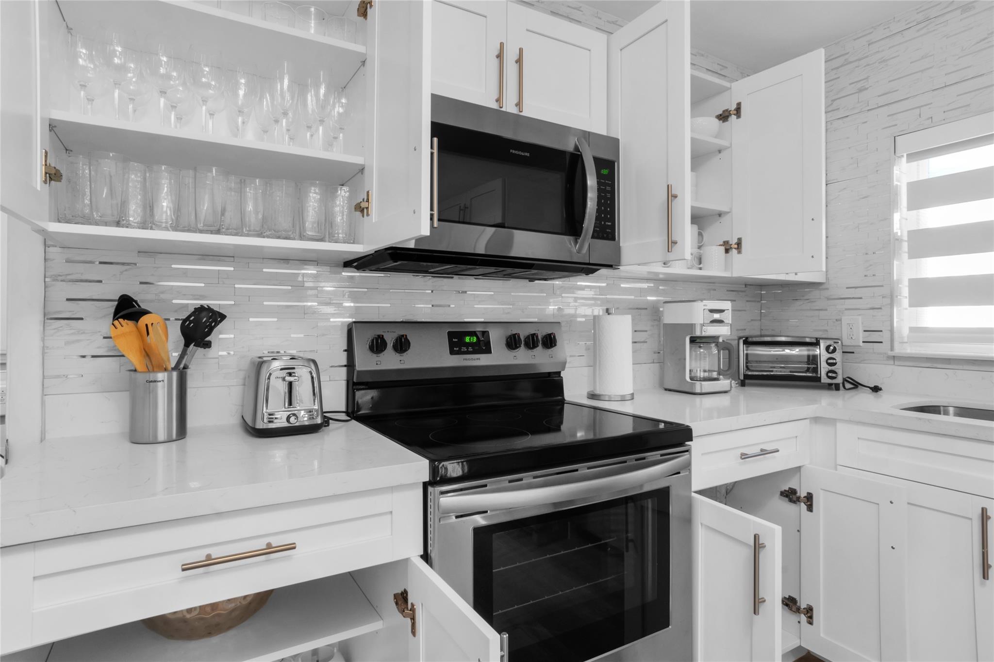 Hollywood Hills 6-22 B - Residential Lease