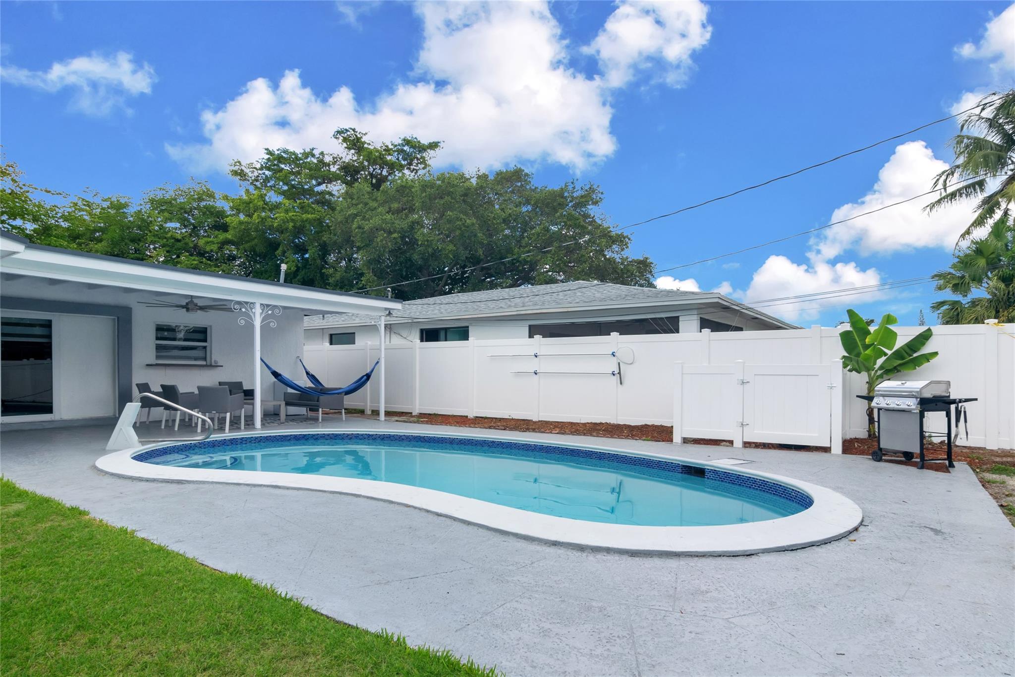 Hollywood Hills 6-22 B - Residential Lease