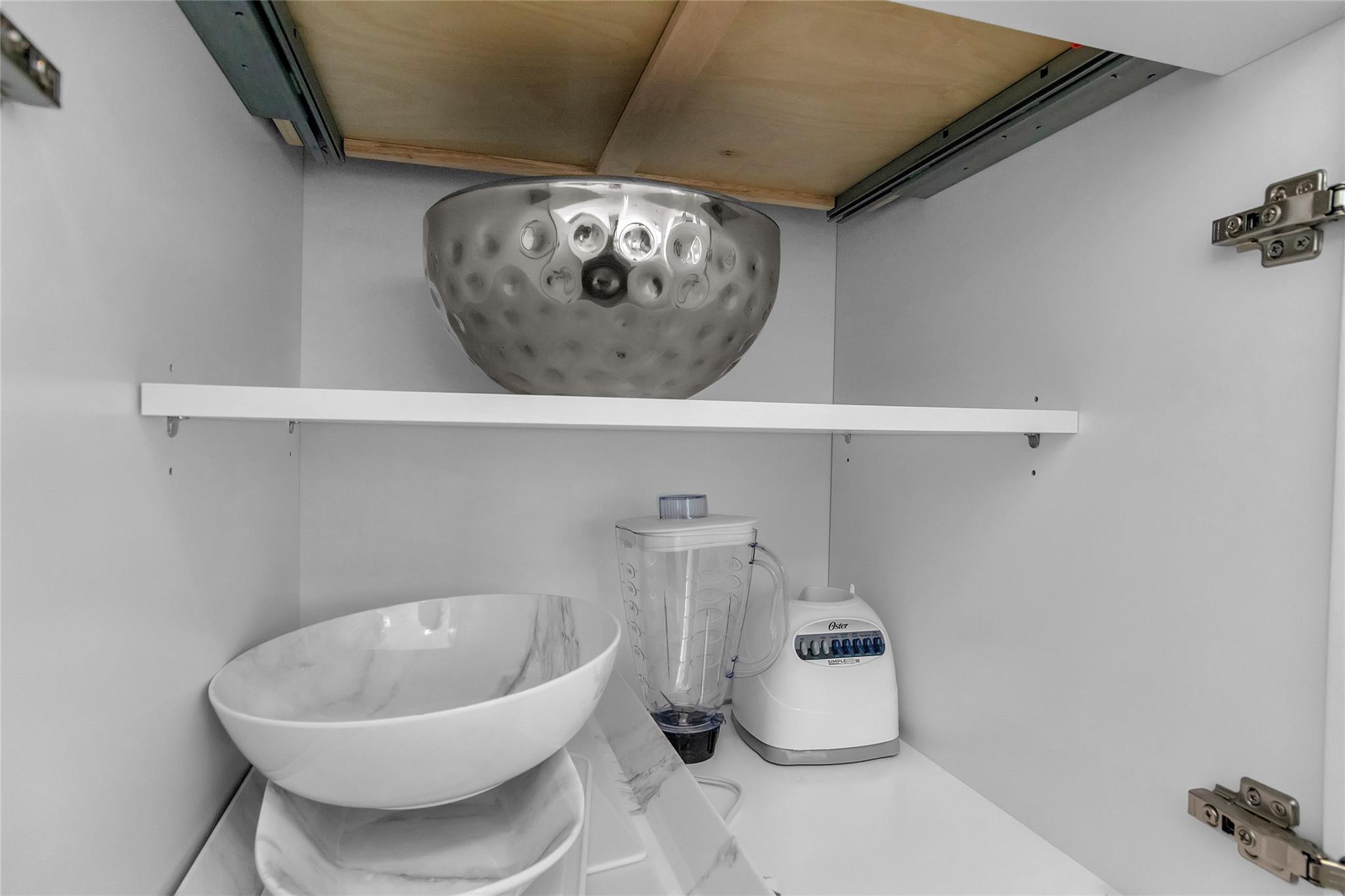 Hollywood Hills 6-22 B - Residential Lease