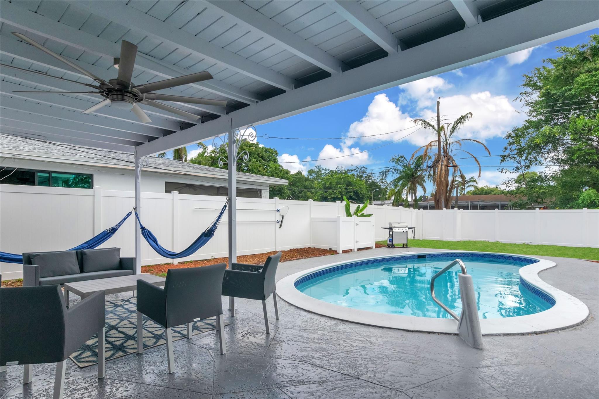 Hollywood Hills 6-22 B - Residential Lease