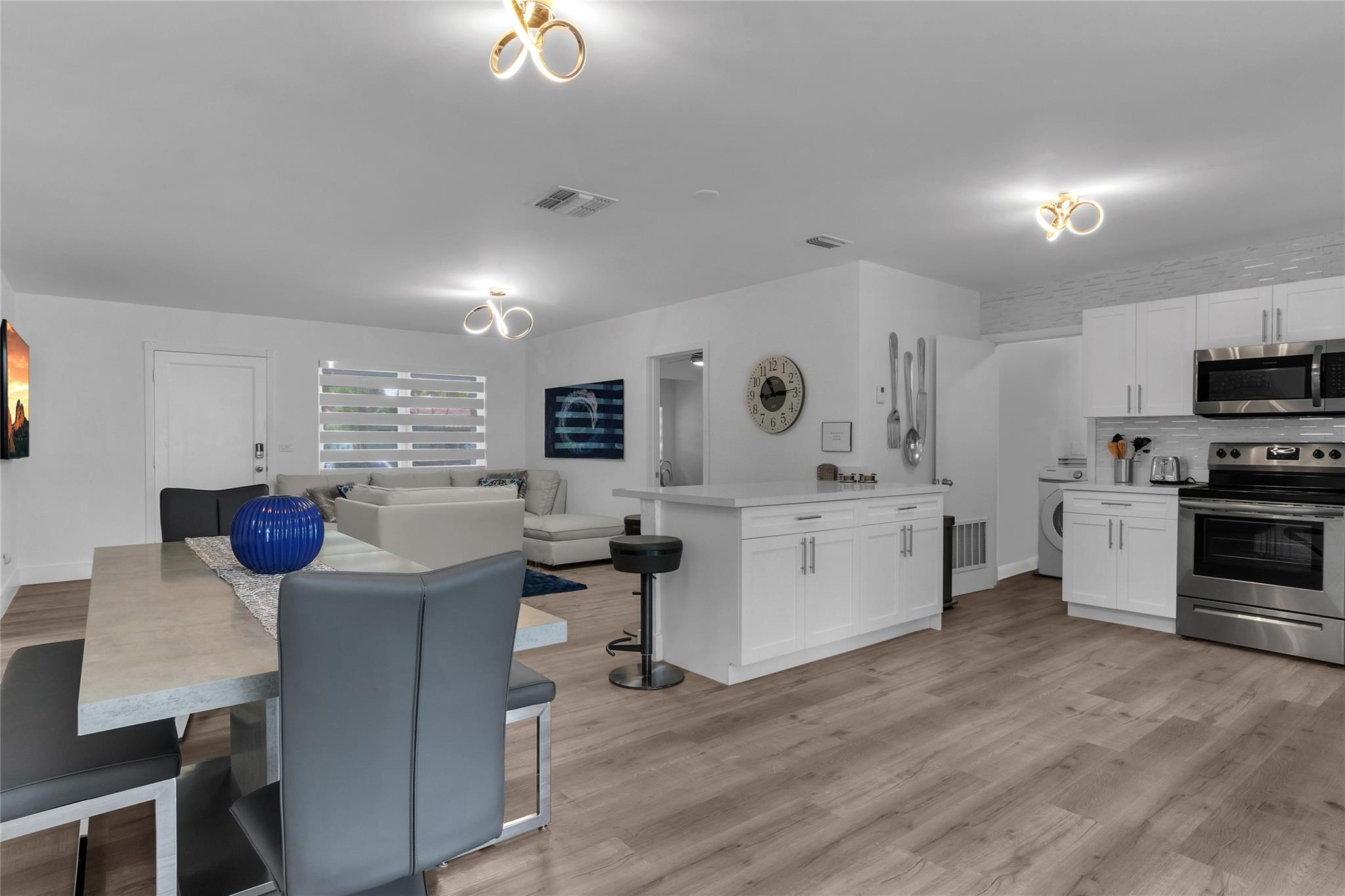 Hollywood Hills 6-22 B - Residential Lease