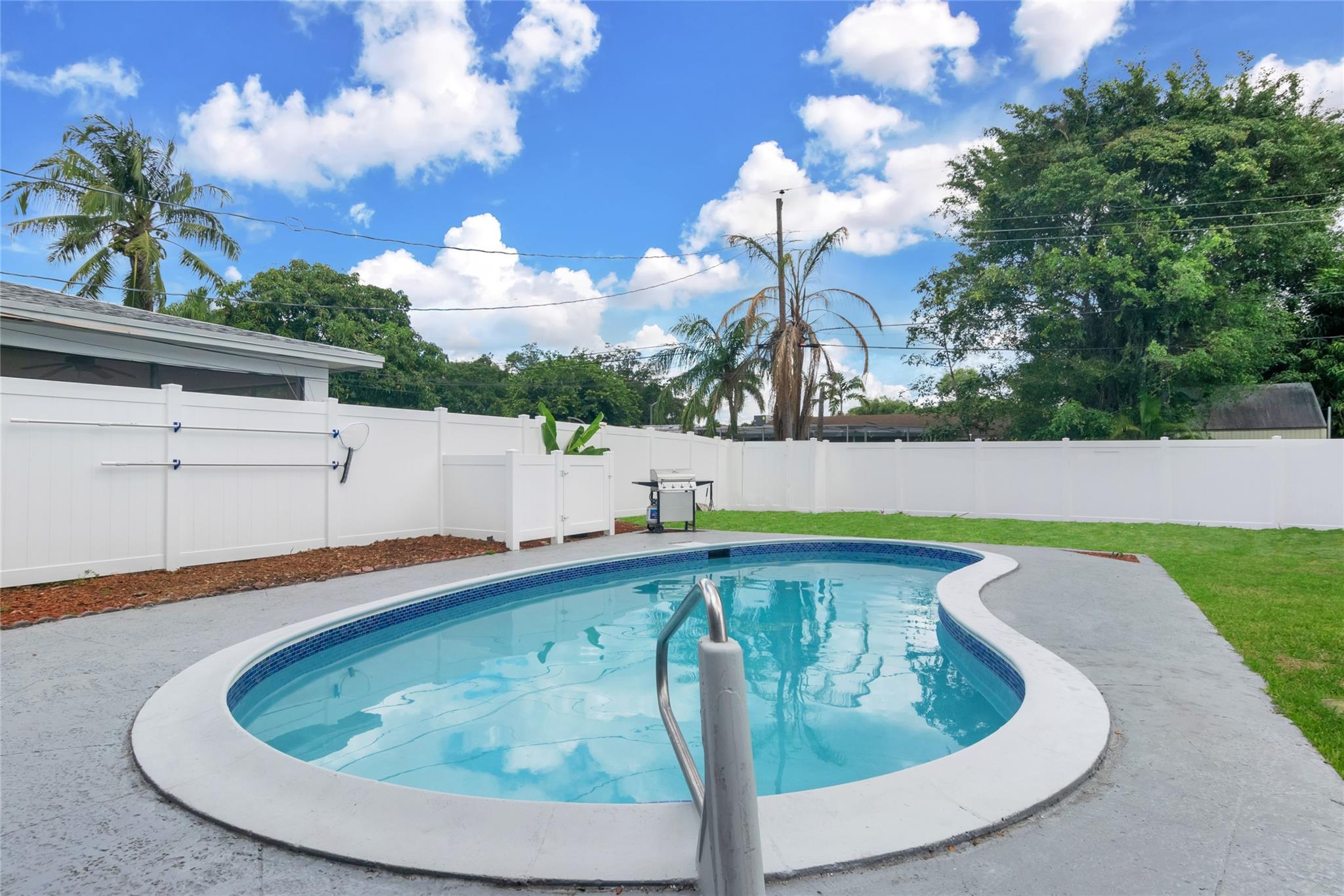 Hollywood Hills 6-22 B - Residential Lease