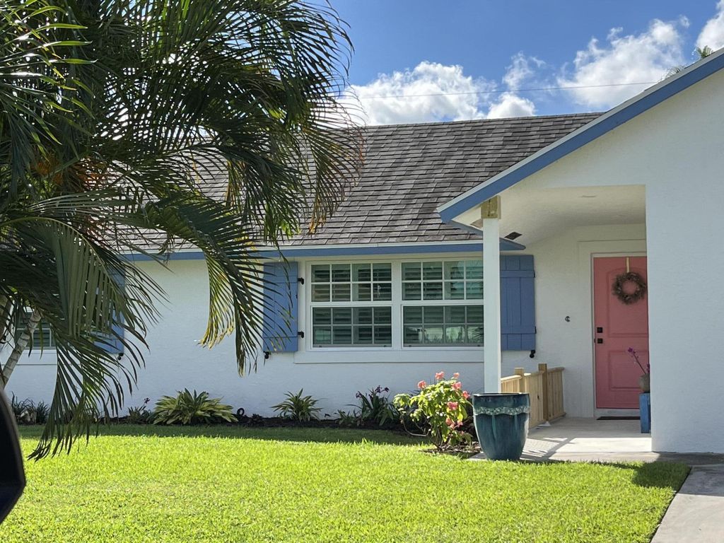 Photo of 8014 SE Carlton Street, Hobe Sound, FL 33455 (MLS # R11018832)