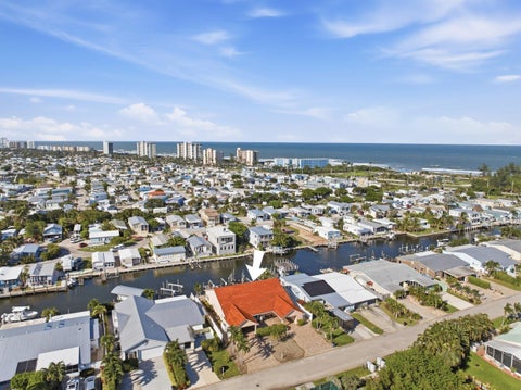 Tiny photo for 60 AQUA RA Drive, Jensen Beach, FL 34957 (MLS # B26090304)
