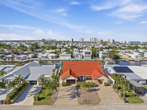 Tiny photo for 60 AQUA RA Drive, Jensen Beach, FL 34957 (MLS # B26090304)