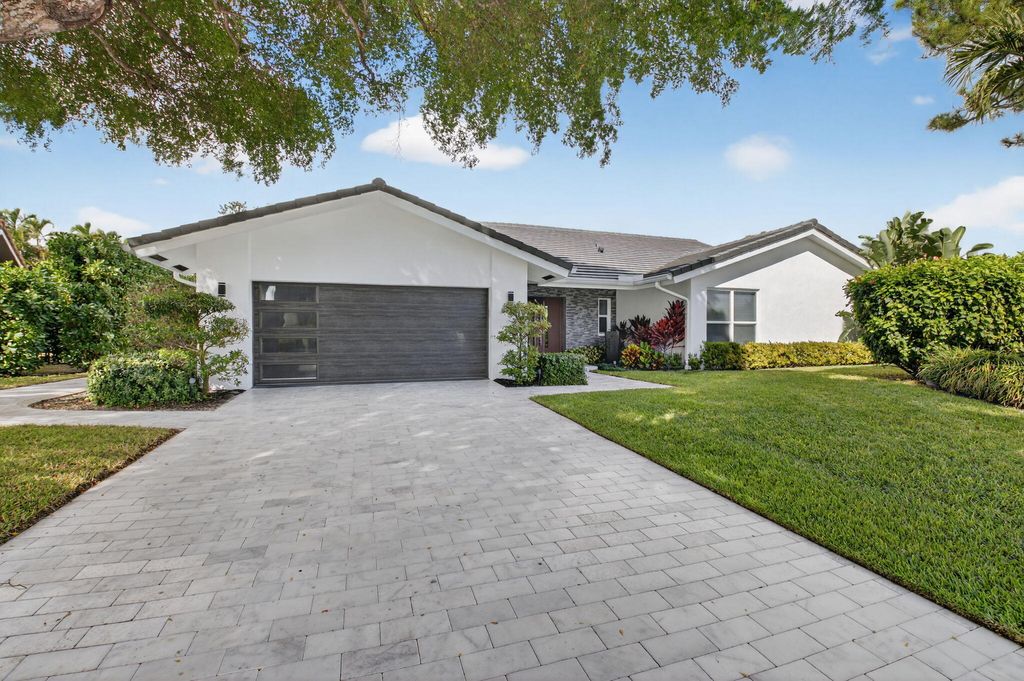 Photo of 4911 Pineview Circle, Delray Beach, FL 33445 (MLS # R11153978)