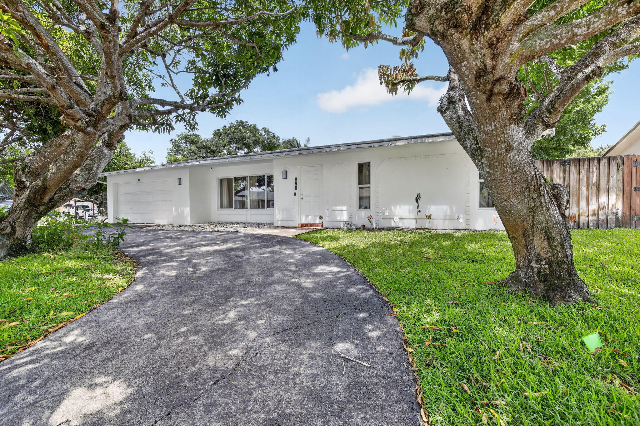 PEMBROKE LAKES SEC 1 - Residential