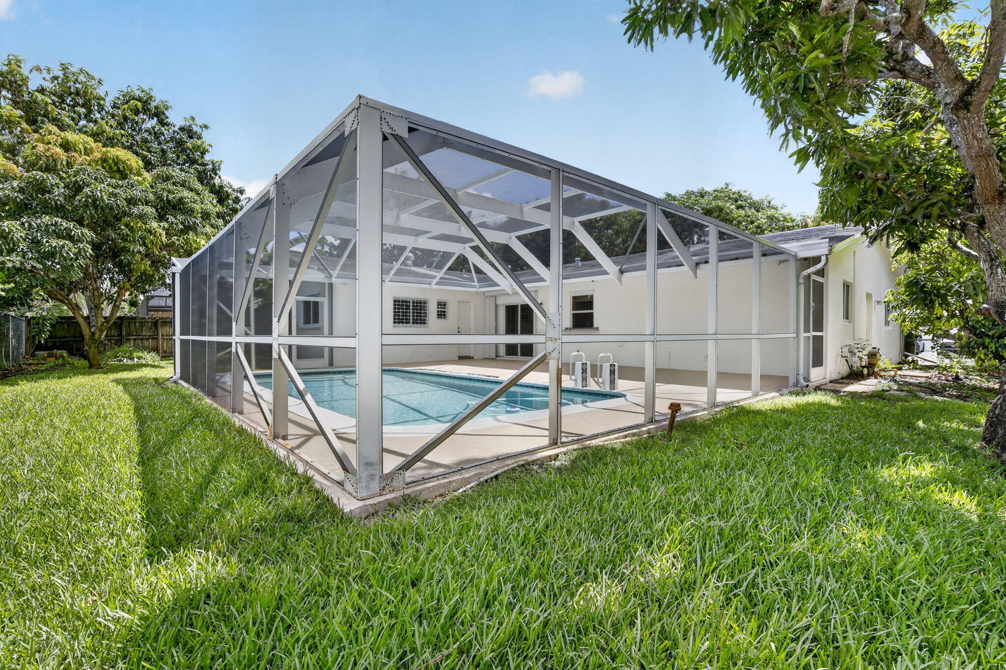 PEMBROKE LAKES SEC 1 - Residential