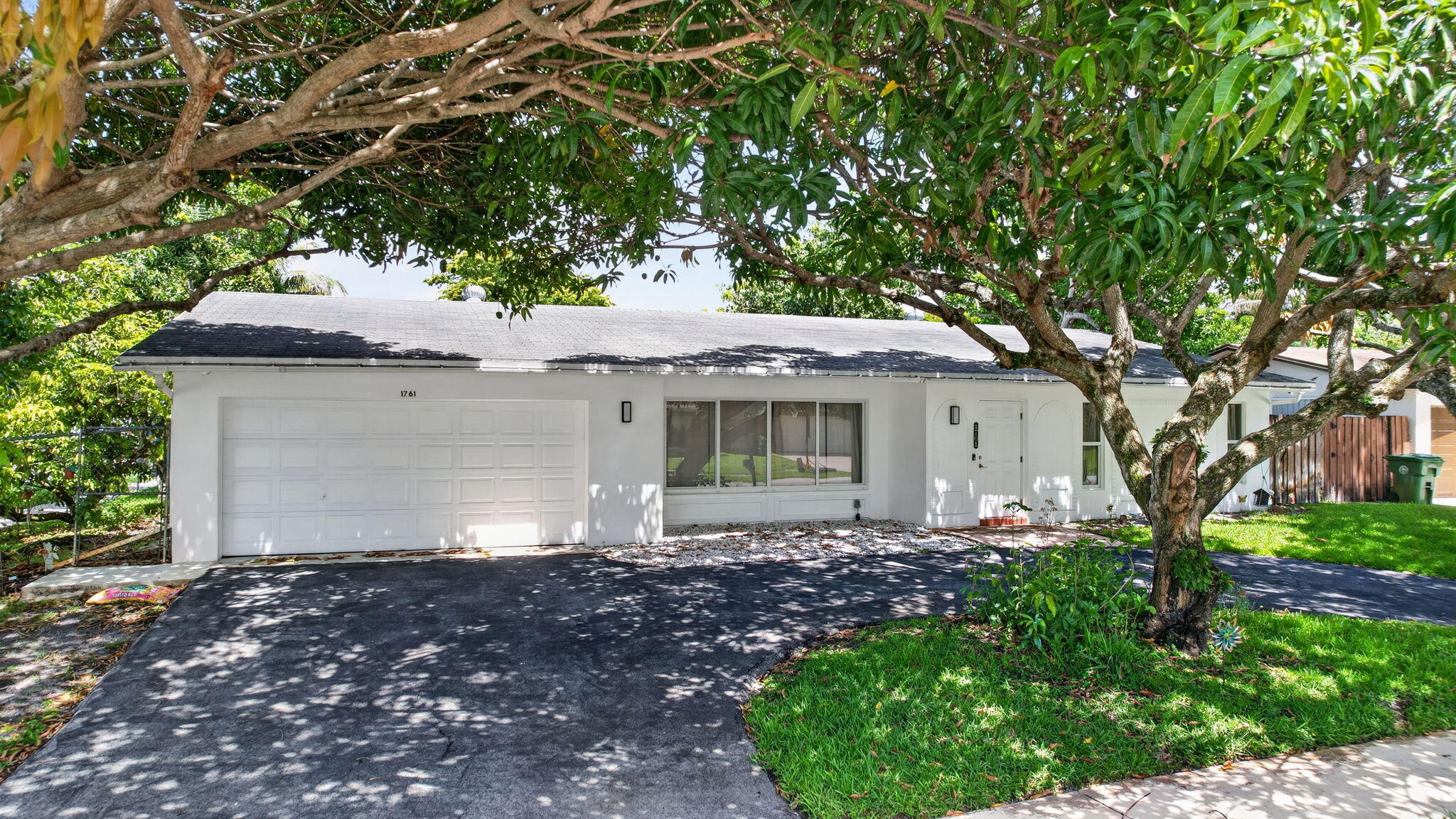 PEMBROKE LAKES SEC 1 - Residential