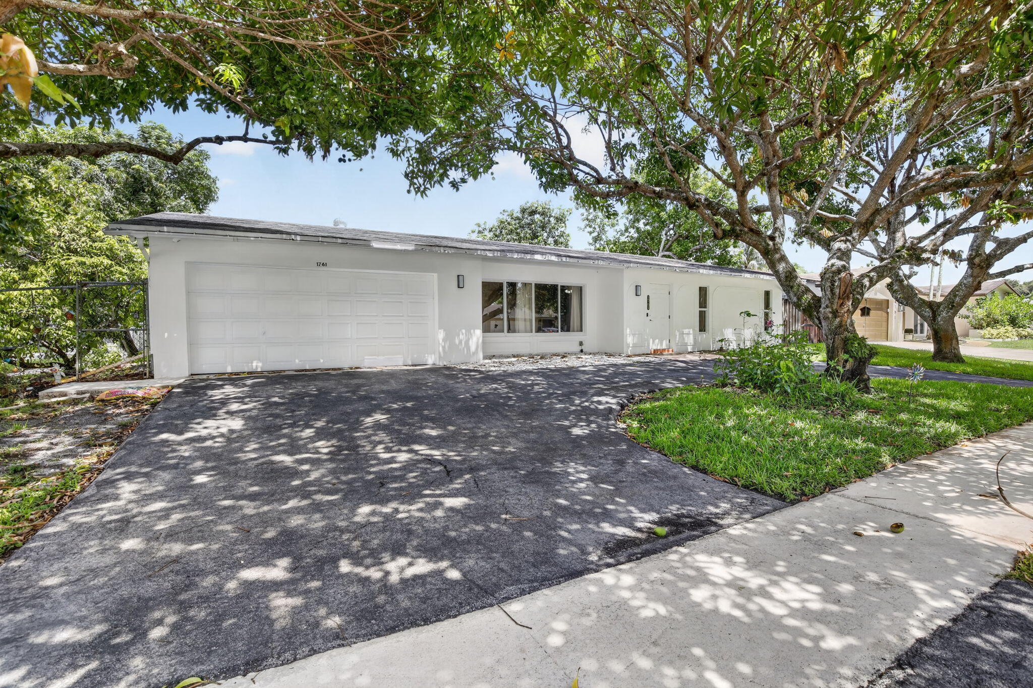 PEMBROKE LAKES SEC 1 - Residential