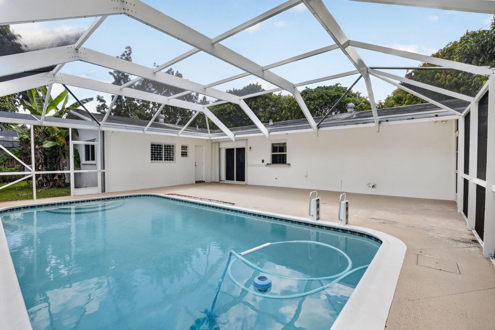 PEMBROKE LAKES SEC 1 - Residential