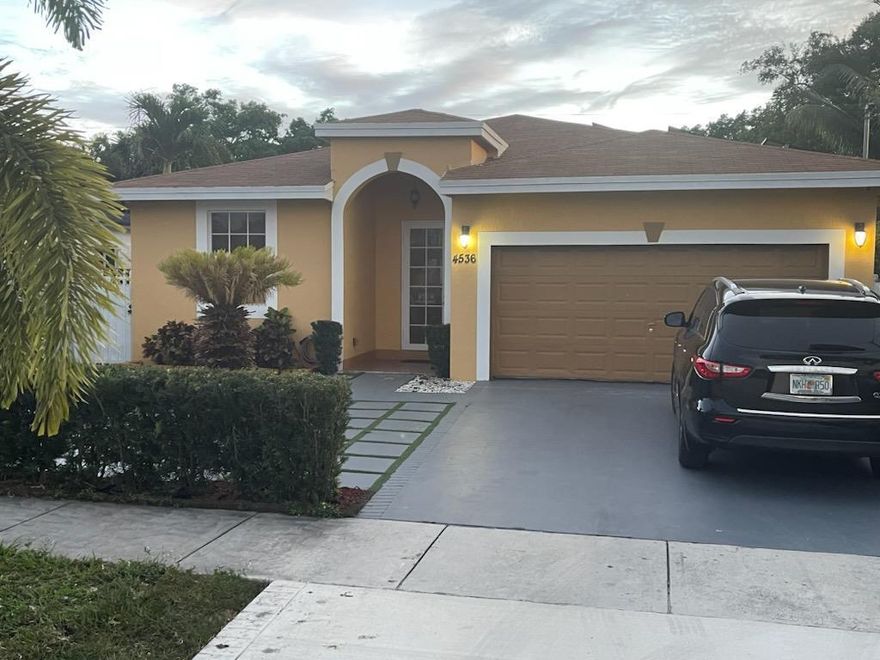 Motivated Sellers
Will not last, house is in excellent condition, newer
kitchen and newer roof with solar Panels. Enclosed florida rm and fenced yard.

$39999.00 Price drop will not last