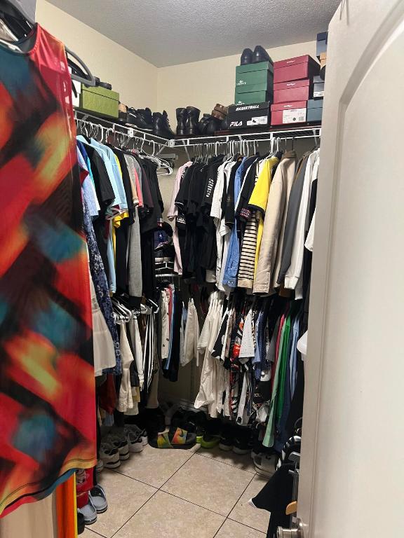 HYDE PARK FIRST SEC - Residential