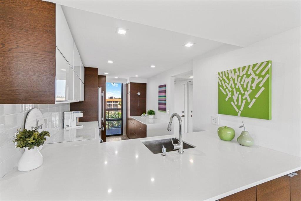 YACHT AND RACQUET CLUB OF - Residential Lease