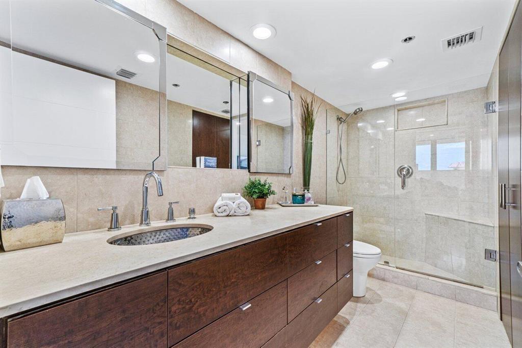 YACHT AND RACQUET CLUB OF - Residential Lease