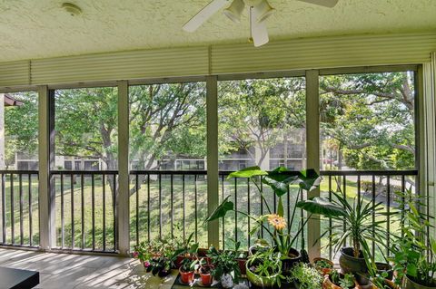 Tiny photo for 7855 Willow Spring Drive #725, Lake Worth, FL 33467 (MLS # B26008182)