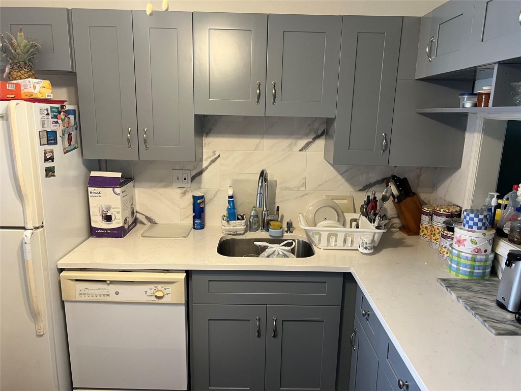 HOLIDAY SPRINGS - Residential