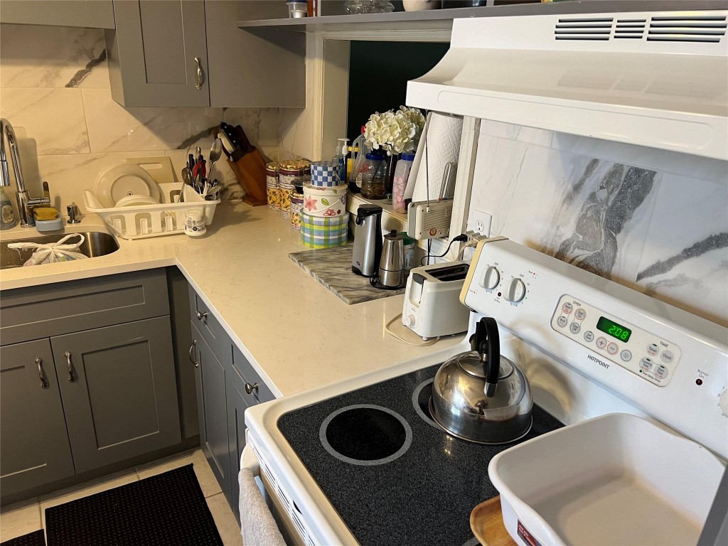 HOLIDAY SPRINGS - Residential